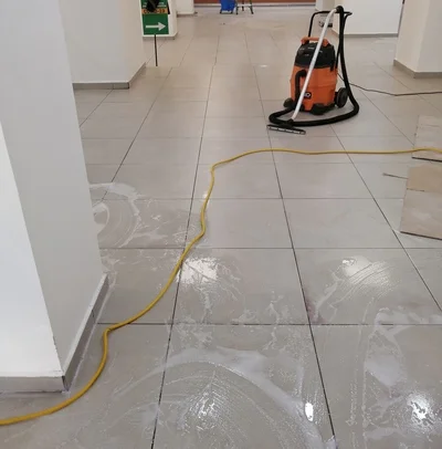 Servicio de mantenimiento y limpieza de pisos cerámicos en Tijuana, B. C.