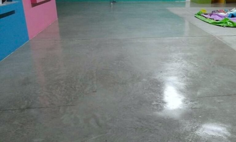 Local comercial en Tijuana con diversos servicios relazados: Limpieza de pisos de concreto, reparación de concreto, reparación de pisos y pulido de pisos de concreto